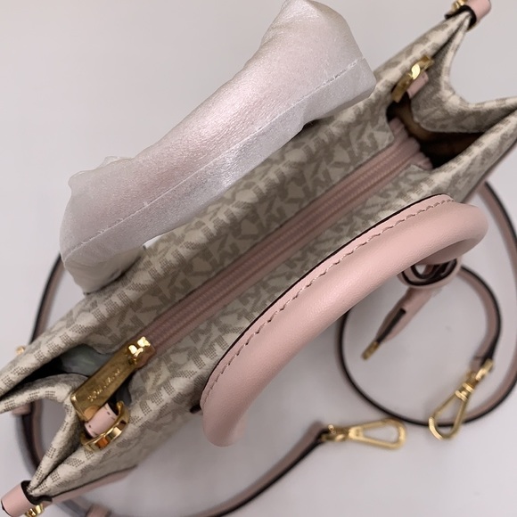 MICHAEL KORS MIRELLA SMALL
SHOPPER TOP ZIP XBODY POWDER
BLUSH MULTI SIGN… - Picture 10 of 16